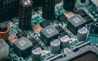 Bateria kondensatorów czy kompensator SVG? Którą technologię wybrać