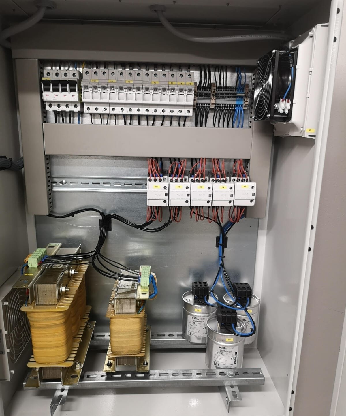 Kompensacja mocy biernej w magazynach i halach logistycznych